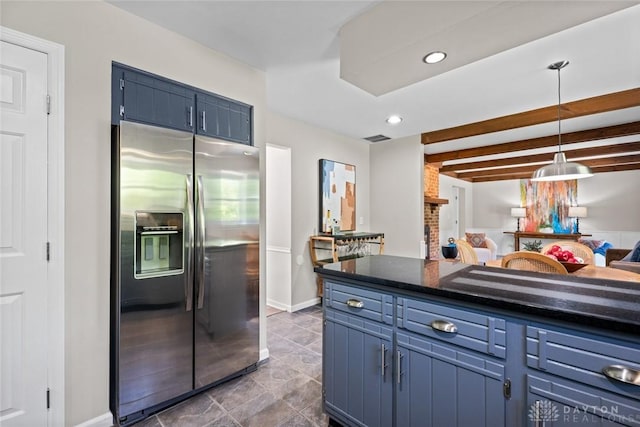 kitchen featuring visible vents, baseboards, hanging light fixtures, blue cabinets, and stainless steel fridge with ice dispenser