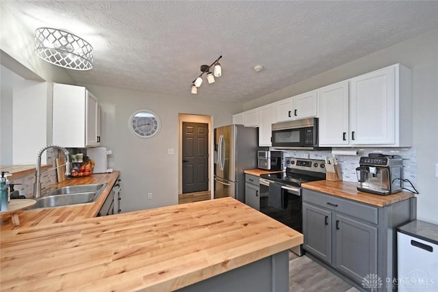 171 Pleasant Hill Blvd, Franklin, OH 45005 - kitchen with appliances with stainless steel finishes, a sink, butcher block counters, and gray cabinetry