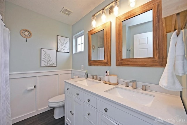 171 Pleasant Hill Blvd, Franklin, OH 45005 - bathroom with visible vents, a sink, double vanity, and toilet