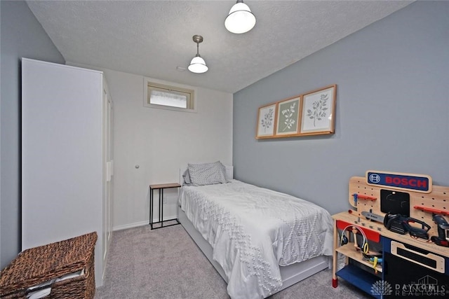 171 Pleasant Hill Blvd, Franklin, OH 45005 - carpeted bedroom with a textured ceiling