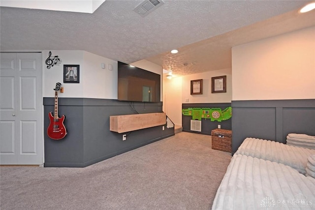 171 Pleasant Hill Blvd, Franklin, OH 45005 - carpeted bedroom with a textured ceiling and visible vents