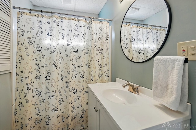 1708 Patterson Rd, Dayton, OH 45420 - bathroom featuring vanity, a textured ceiling, and a shower with curtain
