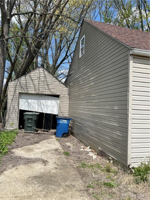 view of detached garage