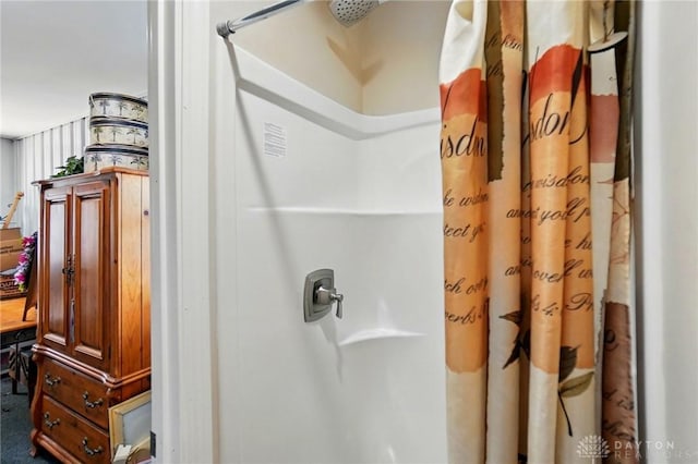 full bathroom featuring a shower with curtain