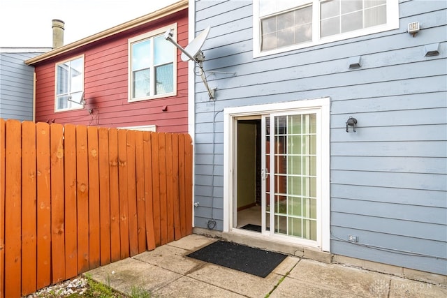 entrance to property with fence