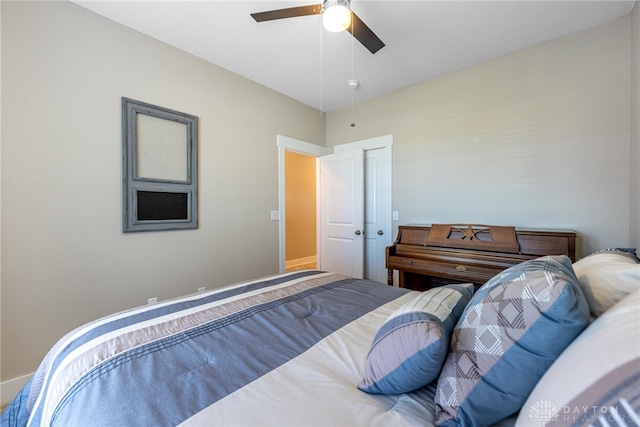 bedroom with a ceiling fan