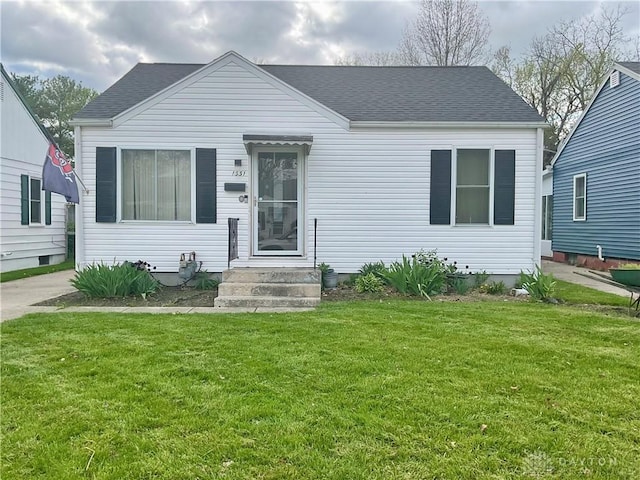 1331 Malden Ave, Springfield, OH 45504 - view of front facade with a front yard and roof with shingles