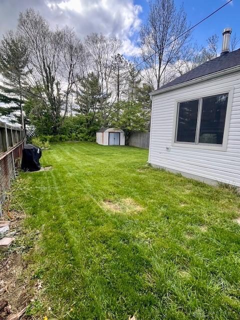 1331 Malden Ave, Springfield, OH 45504 - view of yard featuring an outdoor structure, a shed, and a fenced backyard