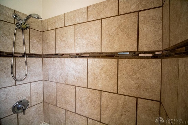 interior details with a tile shower