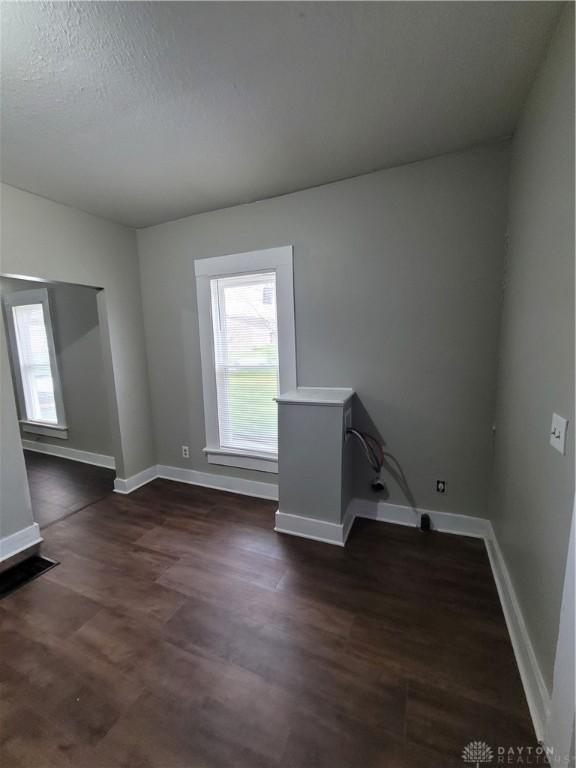 66 Barnett St Unit 64, Dayton, OH 45402 - empty room with dark wood-type flooring, baseboards, and a textured ceiling