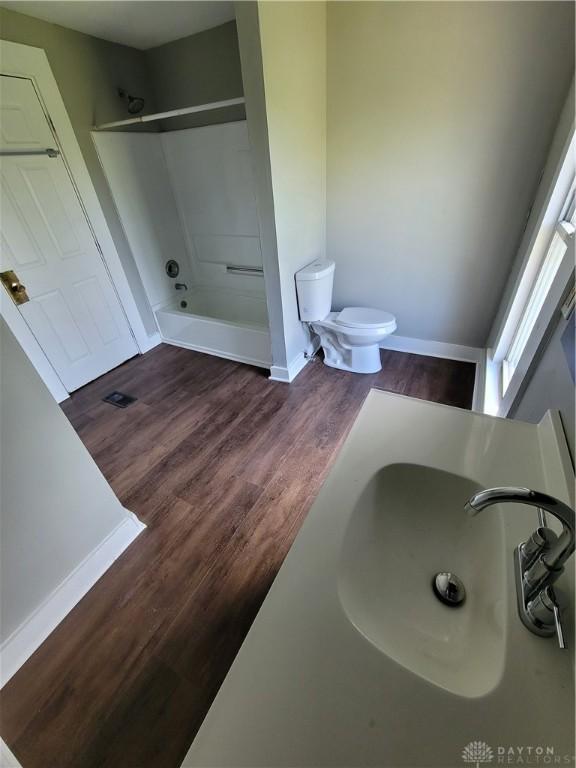 66 Barnett St Unit 64, Dayton, OH 45402 - bathroom featuring a sink, wood finished floors, toilet, and baseboards