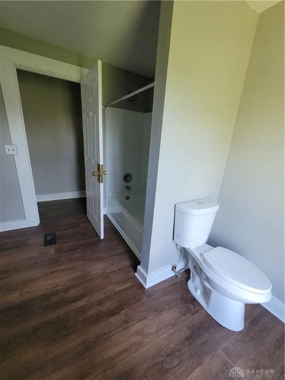 66 Barnett St Unit 64, Dayton, OH 45402 - full bath featuring toilet, wood finished floors, shower / bathtub combination, and baseboards