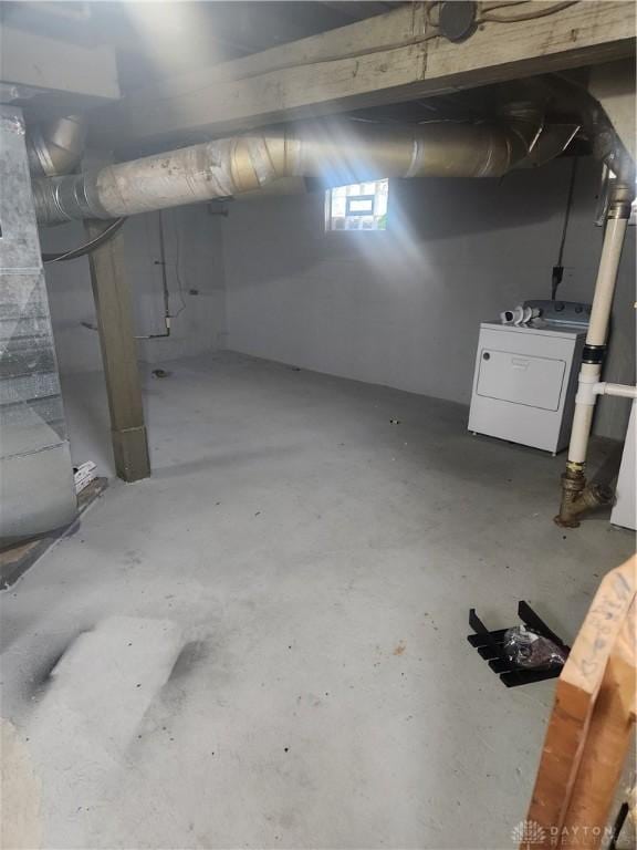 basement with washer / clothes dryer