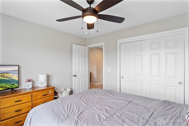 1621 Stonebury Ct, Xenia, OH 45385 - bedroom featuring a closet and a ceiling fan