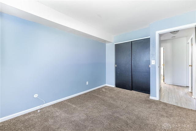 5675 E Coach Dr Unit B, Kettering, OH 45440 - unfurnished bedroom featuring carpet flooring, baseboards, and a closet