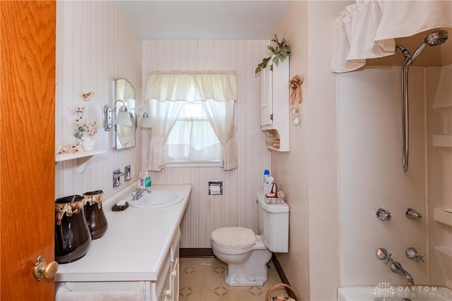 full bath featuring shower / bathtub combination, toilet, baseboards, and vanity