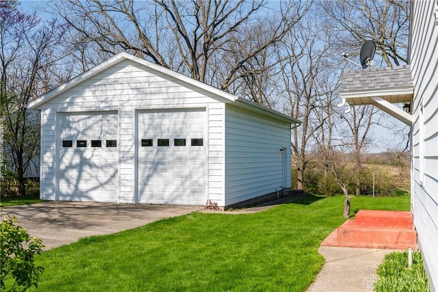 view of detached garage