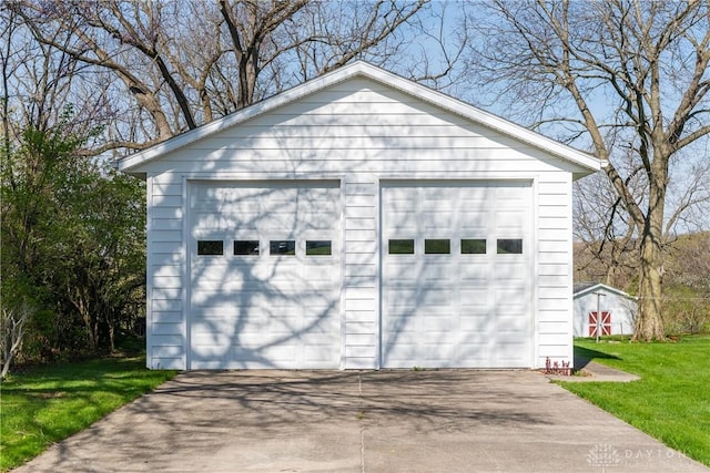 view of detached garage