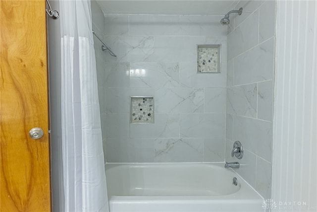 4600 Wing View Ln, Kettering, OH 45429 - full bath with shower / tub combo