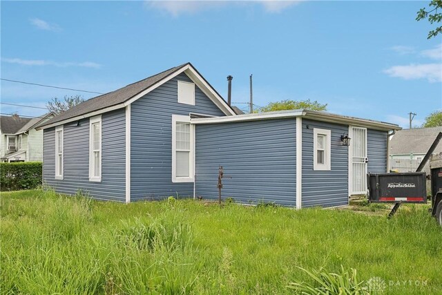 1566 Cora St, Springfield, OH 45503 - view of side of home