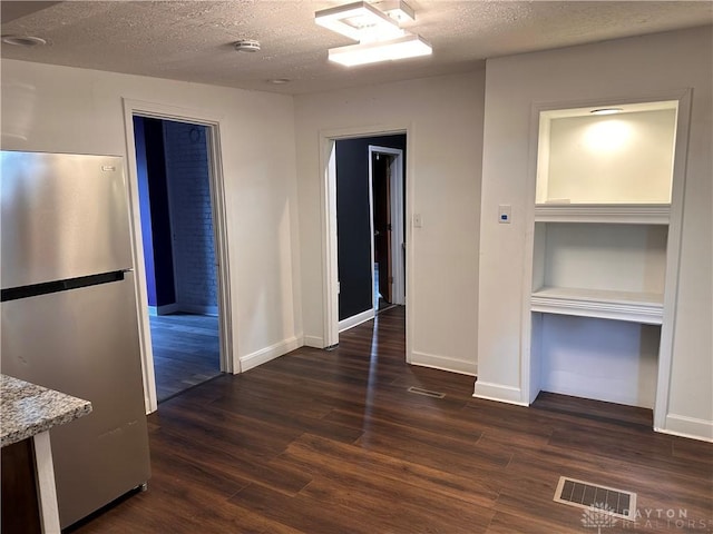 1566 Cora St, Springfield, OH 45503 - unfurnished room featuring a textured ceiling, wood finished floors, and a smoke detector