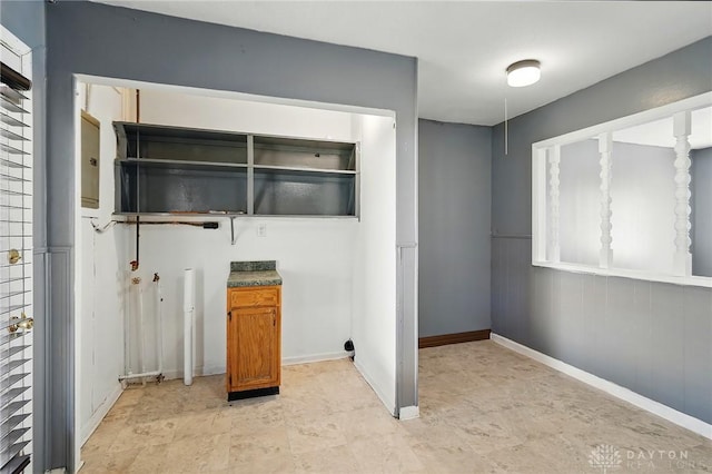 washroom featuring baseboards