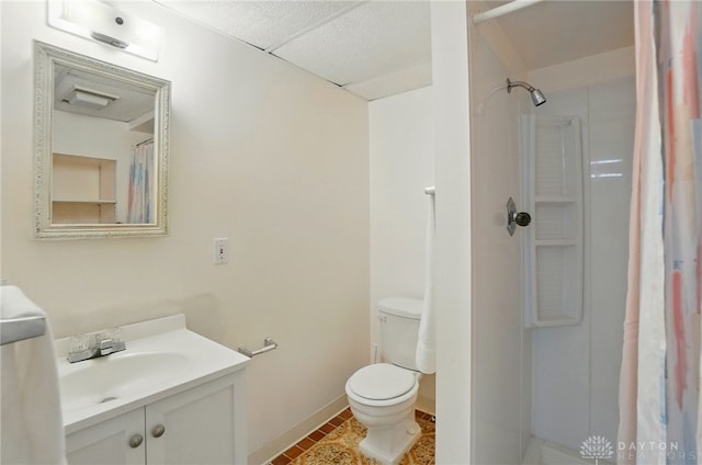 38 Homeview Dr, Harrison Twp, OH 45415 - full bathroom with vanity, a shower with shower curtain, and toilet