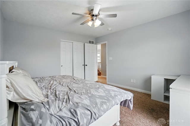 bedroom featuring visible vents, a closet, baseboards, a ceiling fan, and carpet