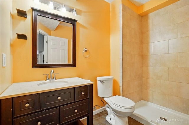 full bath with a tile shower, tile patterned flooring, vanity, toilet, and baseboards
