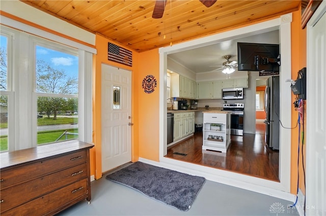 interior space featuring ceiling fan and baseboards