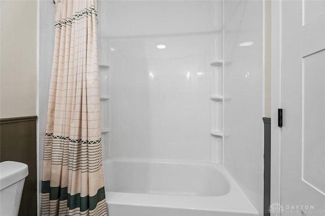 1330 E Centerville Station Rd, Dayton, OH 45459 - full bath featuring shower / bath combo with shower curtain and toilet