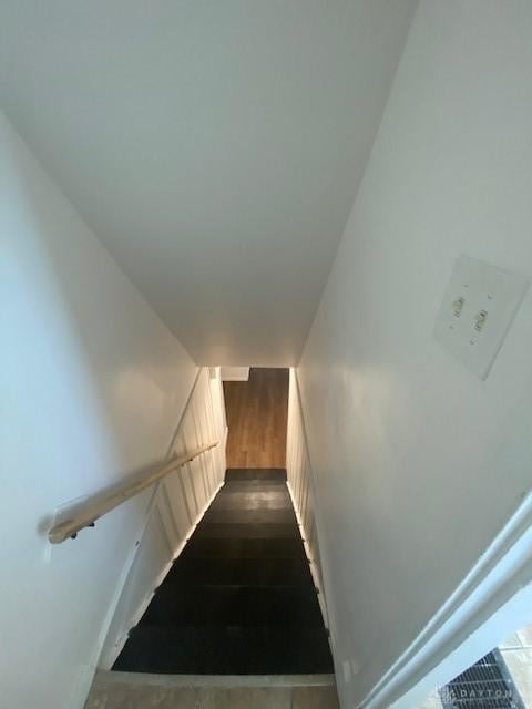 944 Wilmington Ave, Dayton, OH 45420 - view of staircase