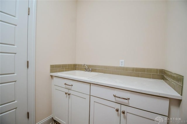 2725 Terraceview Cir, Beavercreek, OH 45431 - bathroom with vanity