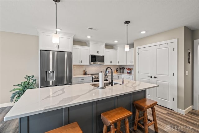 838 W Bentley Cir, Troy, OH 45373 - kitchen featuring baseboards, stainless steel appliances, wood finished floors, and visible vents