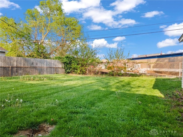 149 Poe Ln, Xenia, OH 45385 - view of yard featuring fence