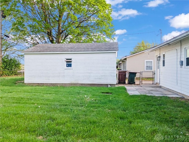 149 Poe Ln, Xenia, OH 45385 - view of yard featuring a gate, fence, and an outbuilding