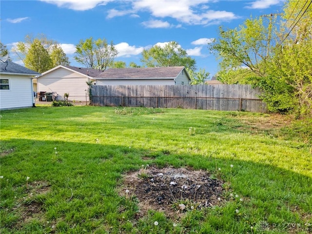 149 Poe Ln, Xenia, OH 45385 - view of yard featuring fence