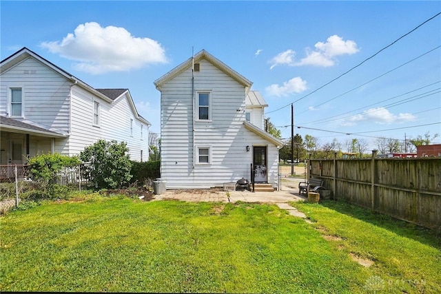 281 S Riverview Ave, Miamisburg, OH 45342 - rear view of property featuring a lawn, a patio area, and fence