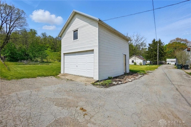 281 S Riverview Ave, Miamisburg, OH 45342 - garage with a garage