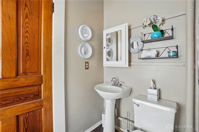 281 S Riverview Ave, Miamisburg, OH 45342 - half bath featuring a sink and toilet