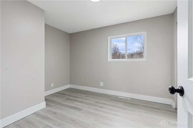 340 S Elm St, Dayton, OH 45449 - unfurnished room featuring baseboards, light wood-type flooring, and visible vents