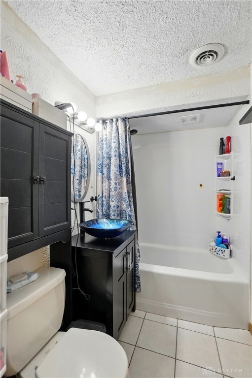 813 Kenosha Rd, Kettering, OH 45429 - bathroom with tile patterned flooring, visible vents, toilet, shower / bathtub combination with curtain, and a textured ceiling