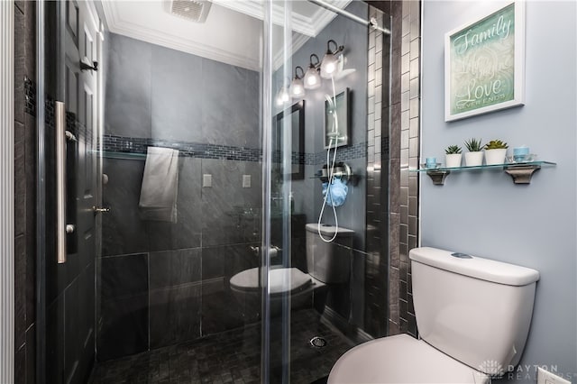 full bathroom featuring crown molding, a stall shower, toilet, and visible vents