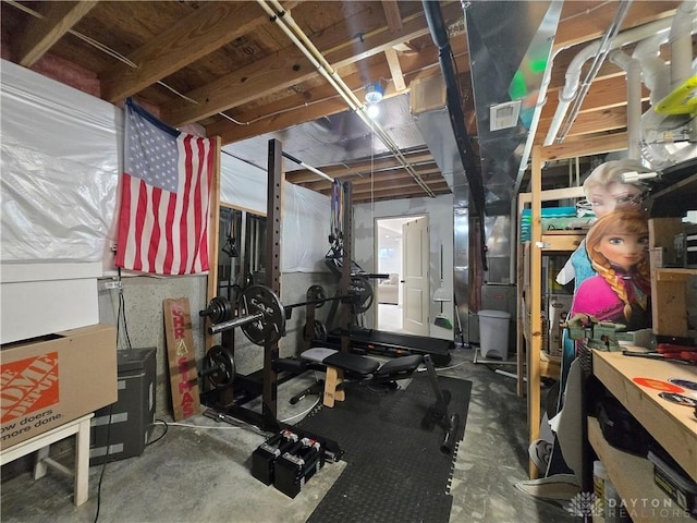 exercise room featuring visible vents
