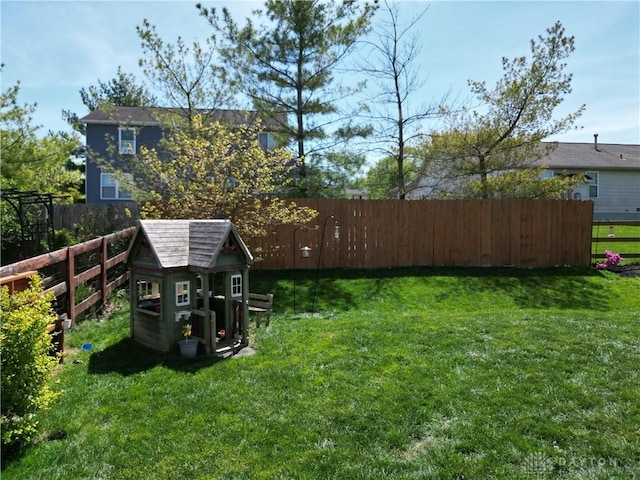 view of yard with an outdoor structure and a fenced backyard