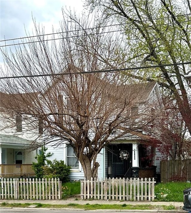 1615 Xenia Ave, Dayton, OH 45410 - view of front facade with a fenced front yard