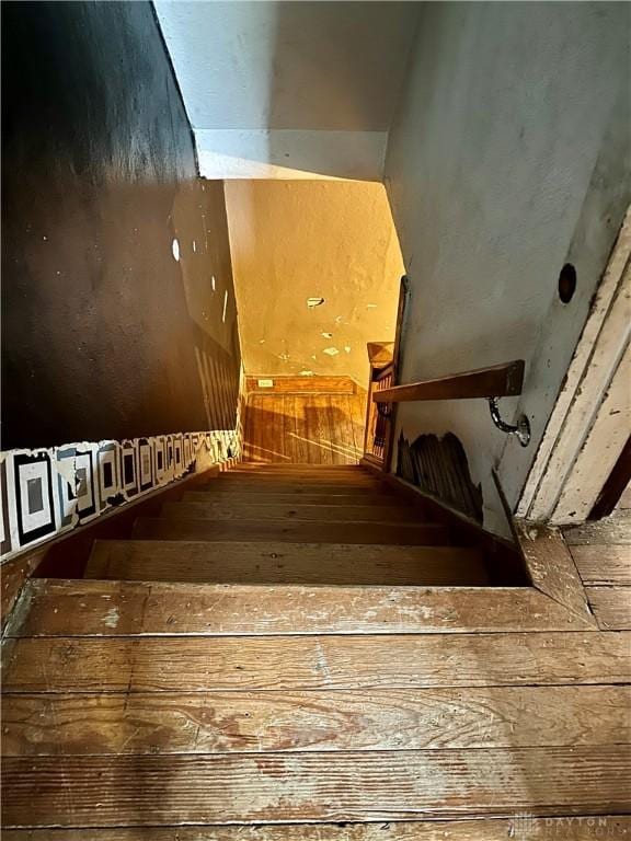 1615 Xenia Ave, Dayton, OH 45410 - stairway featuring vaulted ceiling