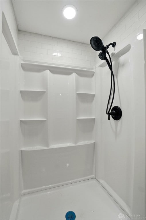 full bathroom featuring a shower