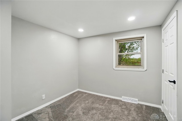 spare room featuring visible vents, recessed lighting, baseboards, and carpet floors
