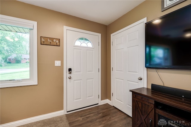 2661 Powhattan Pl, Dayton, OH 45420 - foyer featuring baseboards and dark wood-style flooring